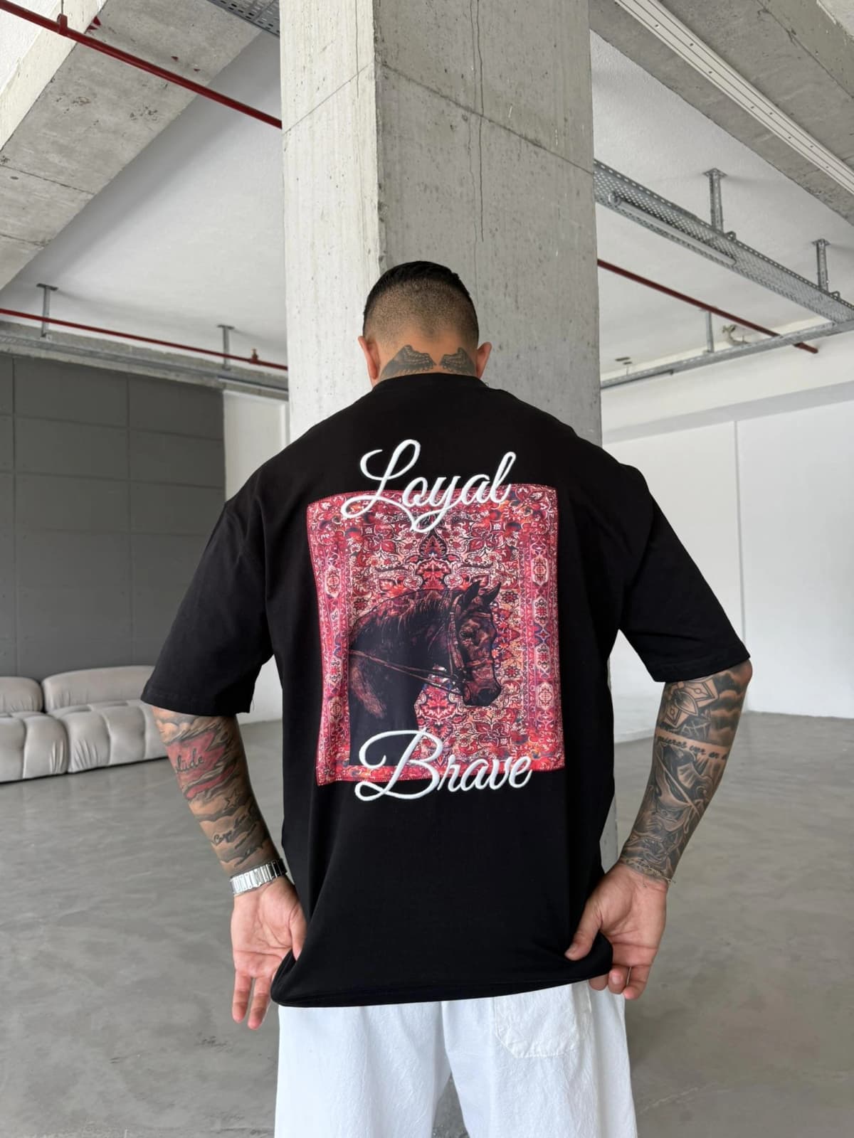 T-shirt oversized loyal and brave🔥